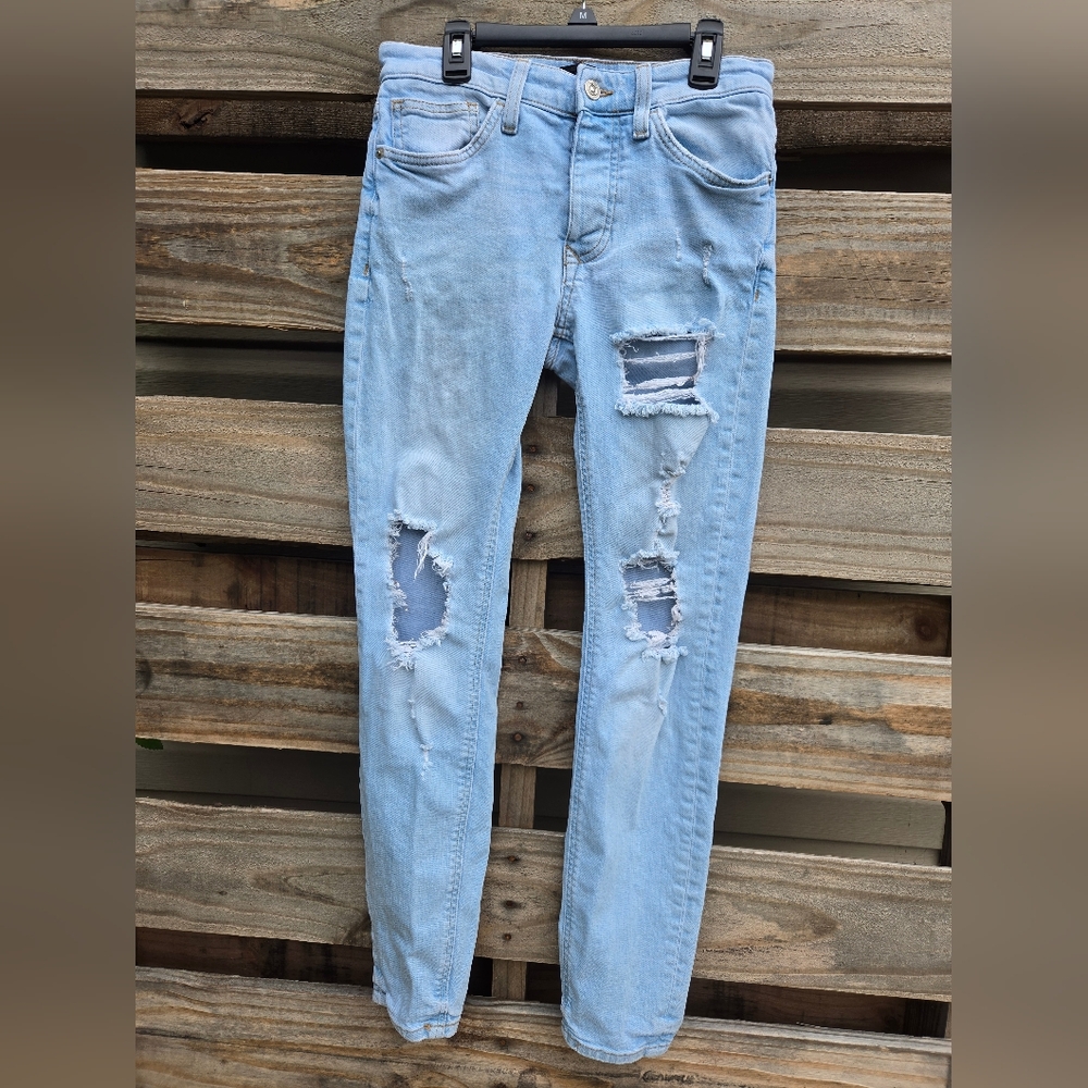 FOREVER 21 Distressed Jeans